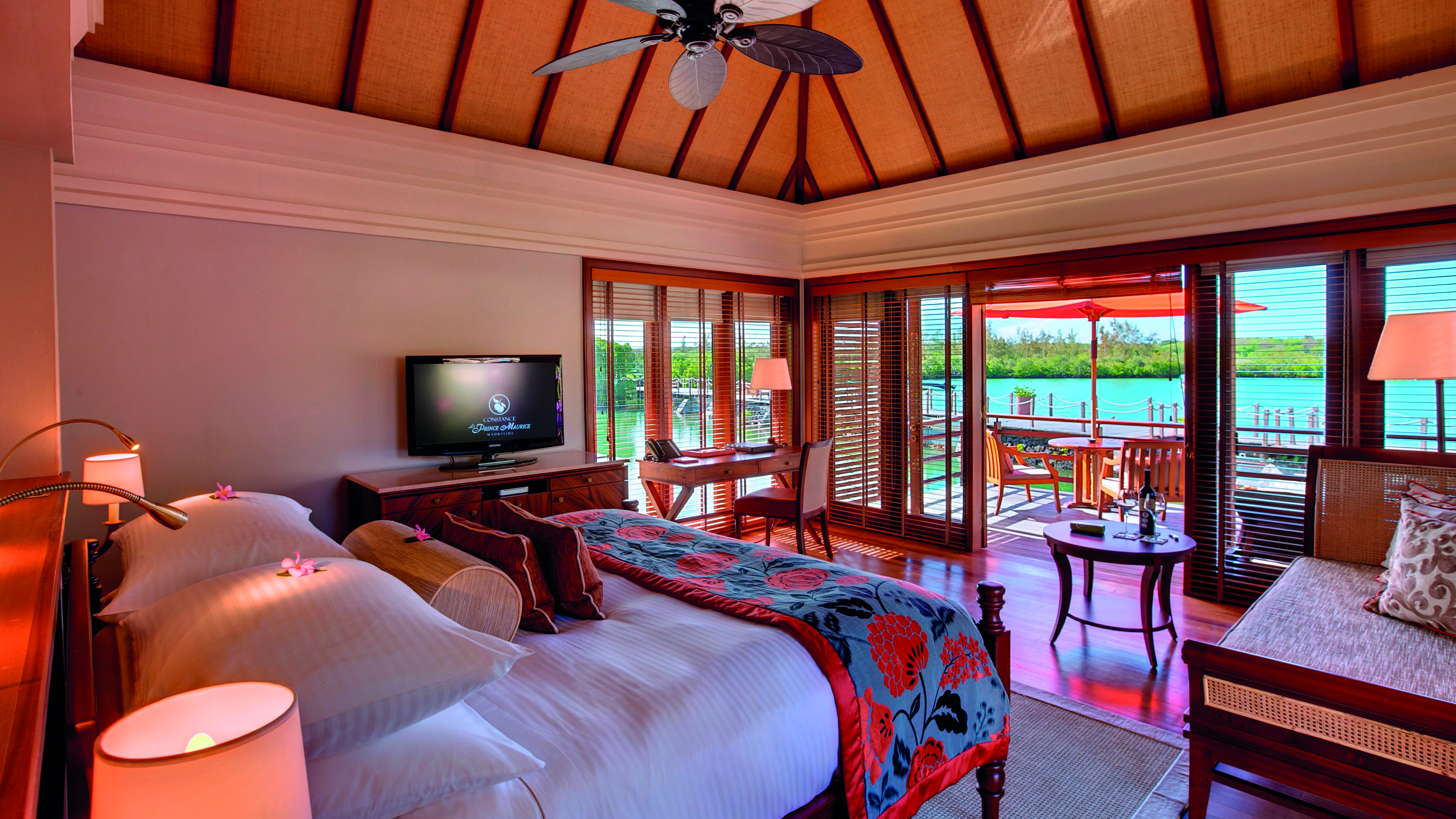 Constance Prince Maurice Poste de Flacq Екстериор снимка A room at the Four Seasons Resort Maldives at Landaa Giraavaru
