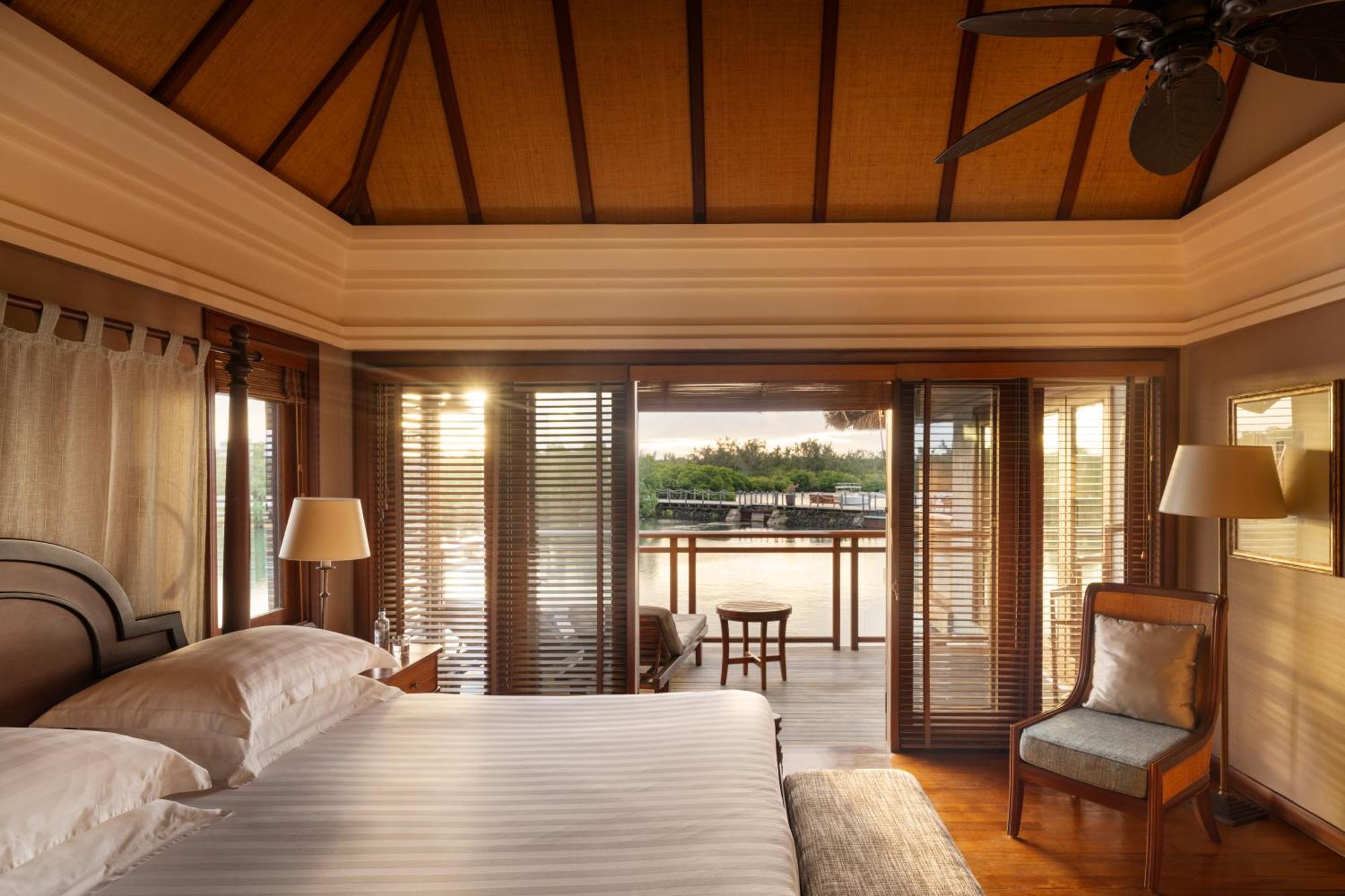 Constance Prince Maurice Poste de Flacq Екстериор снимка A bedroom at the Four Seasons Hotel, Bangkok