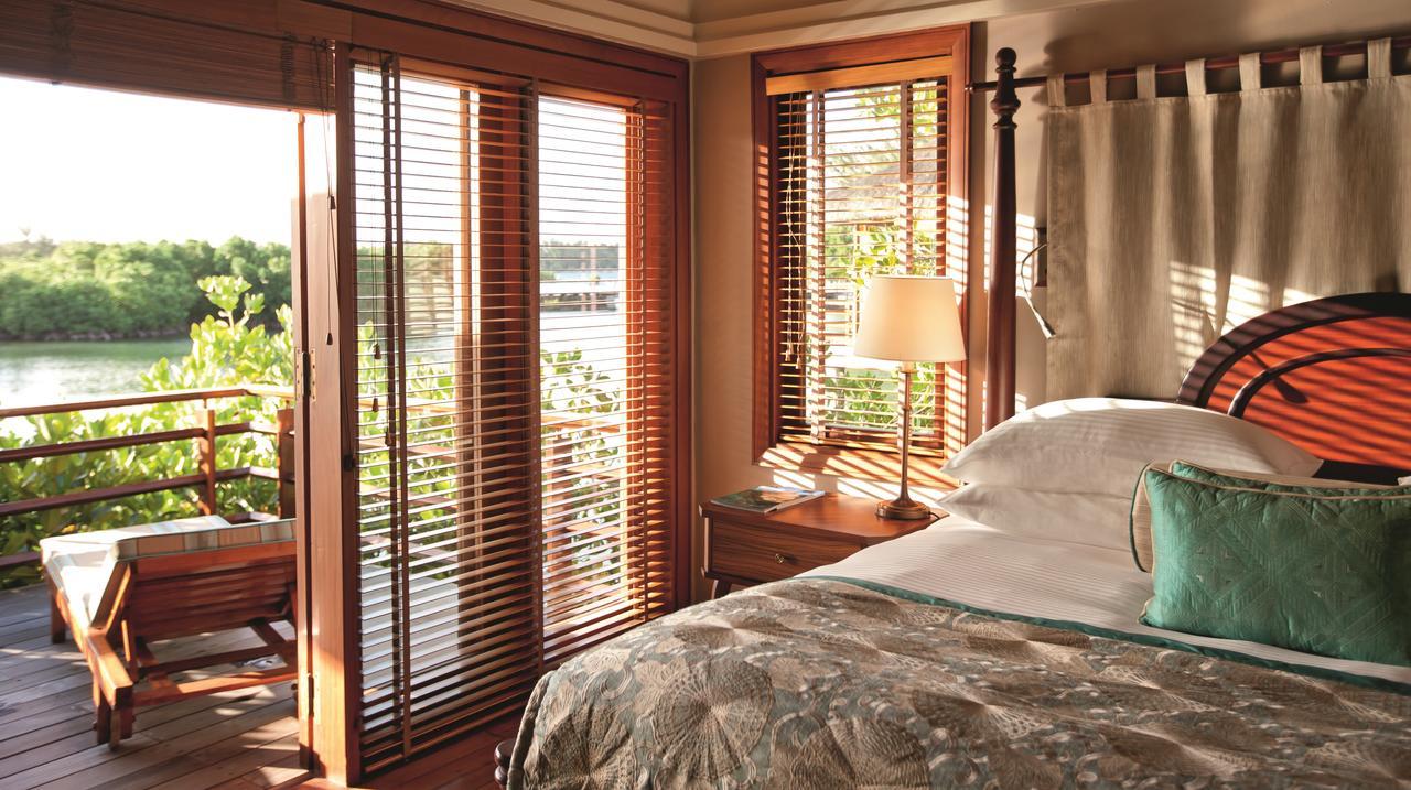 Constance Prince Maurice Poste de Flacq Екстериор снимка A bedroom at the Four Seasons Resort